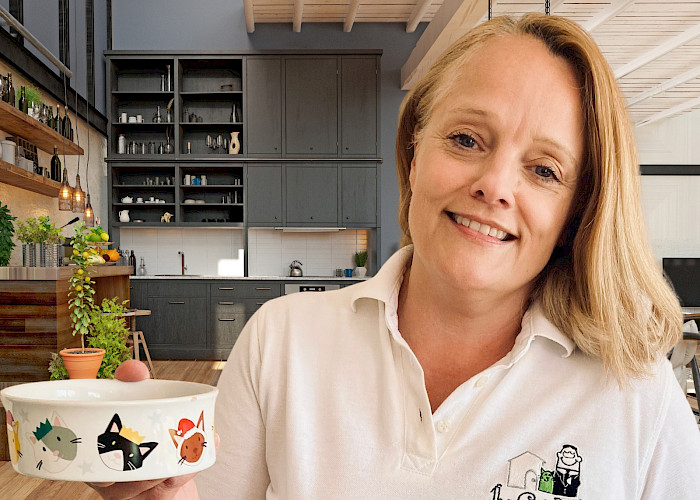 Thame Business Woman Swaps PR for Purrs with the Launch of her New Business The Cat Butler Thame and Aylesbury